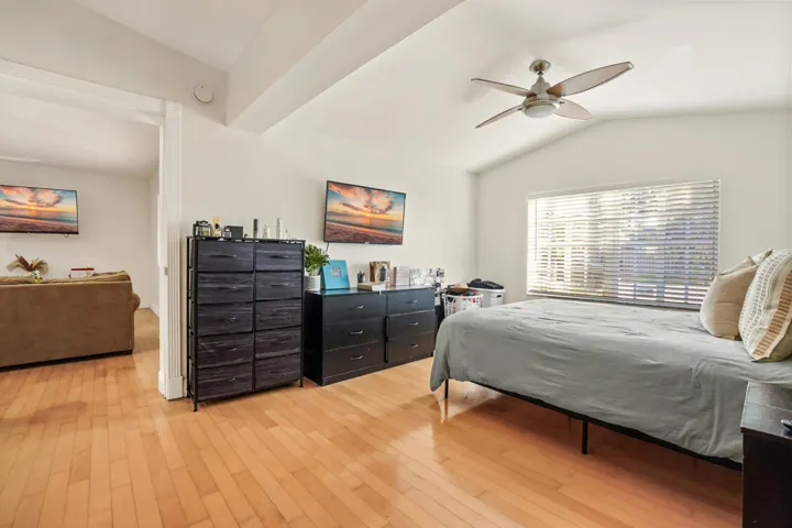 11 Bedroom 03