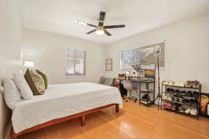 23 Bedroom 01