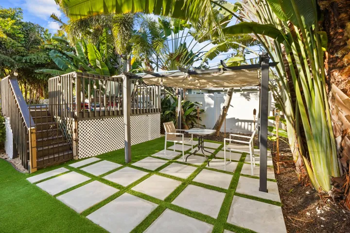 32 Backyard 04