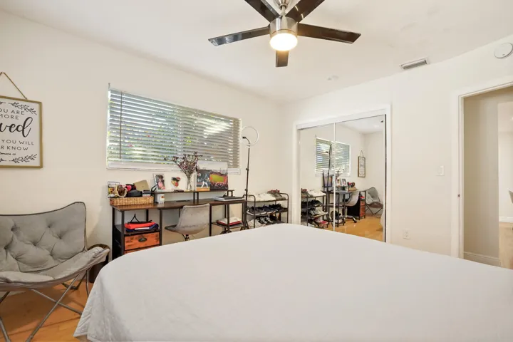 24 Bedroom 02