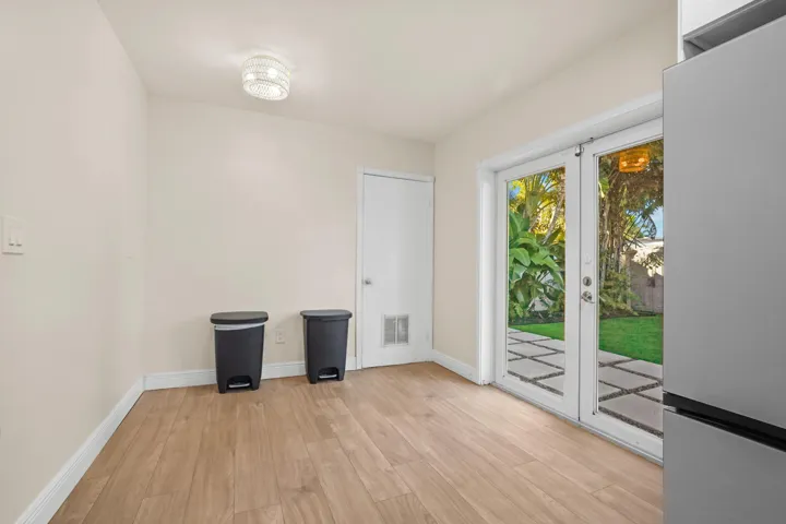 21 Dining Room 01