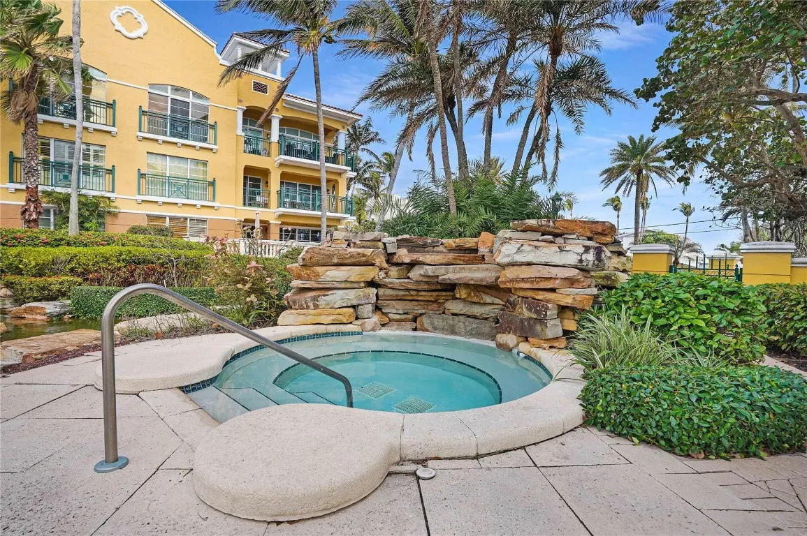 HOT TUB/SPA