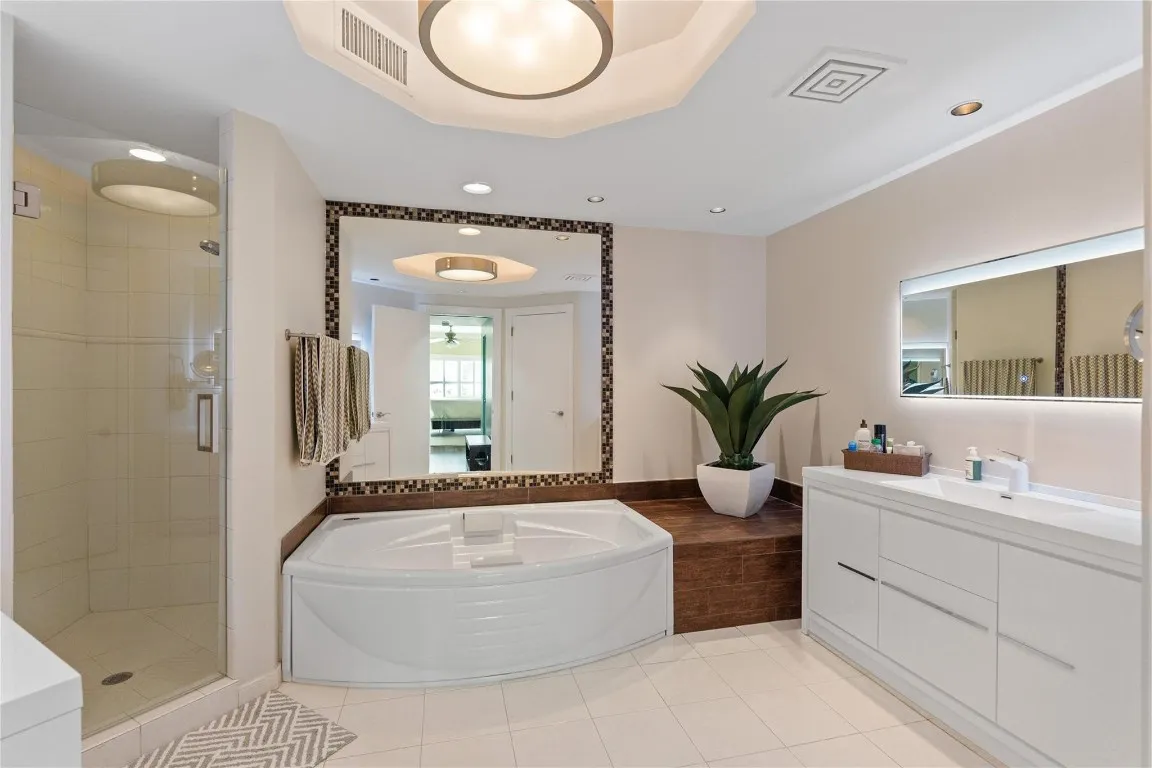 PRIMARY​​‌​​​​‌​​‌‌​‌‌​​​‌‌​‌​‌​‌​​​‌​​ BATHROOM
