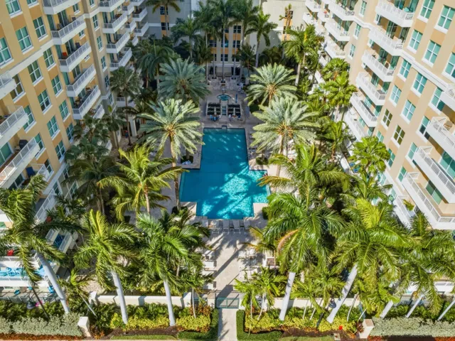 Courtyard Pool Hot tub