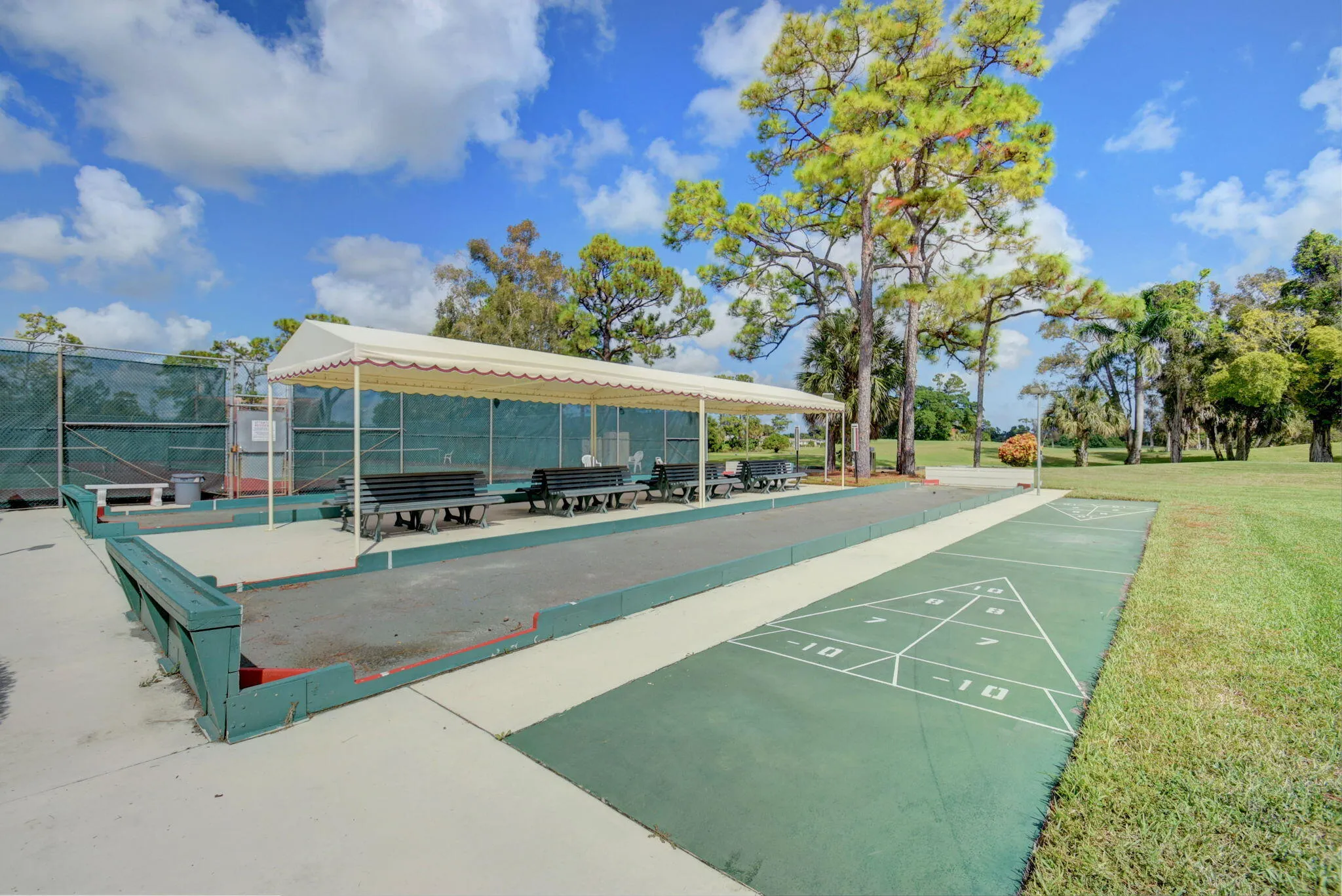 45-web-or-mls-Lucerne Pointe main clubho