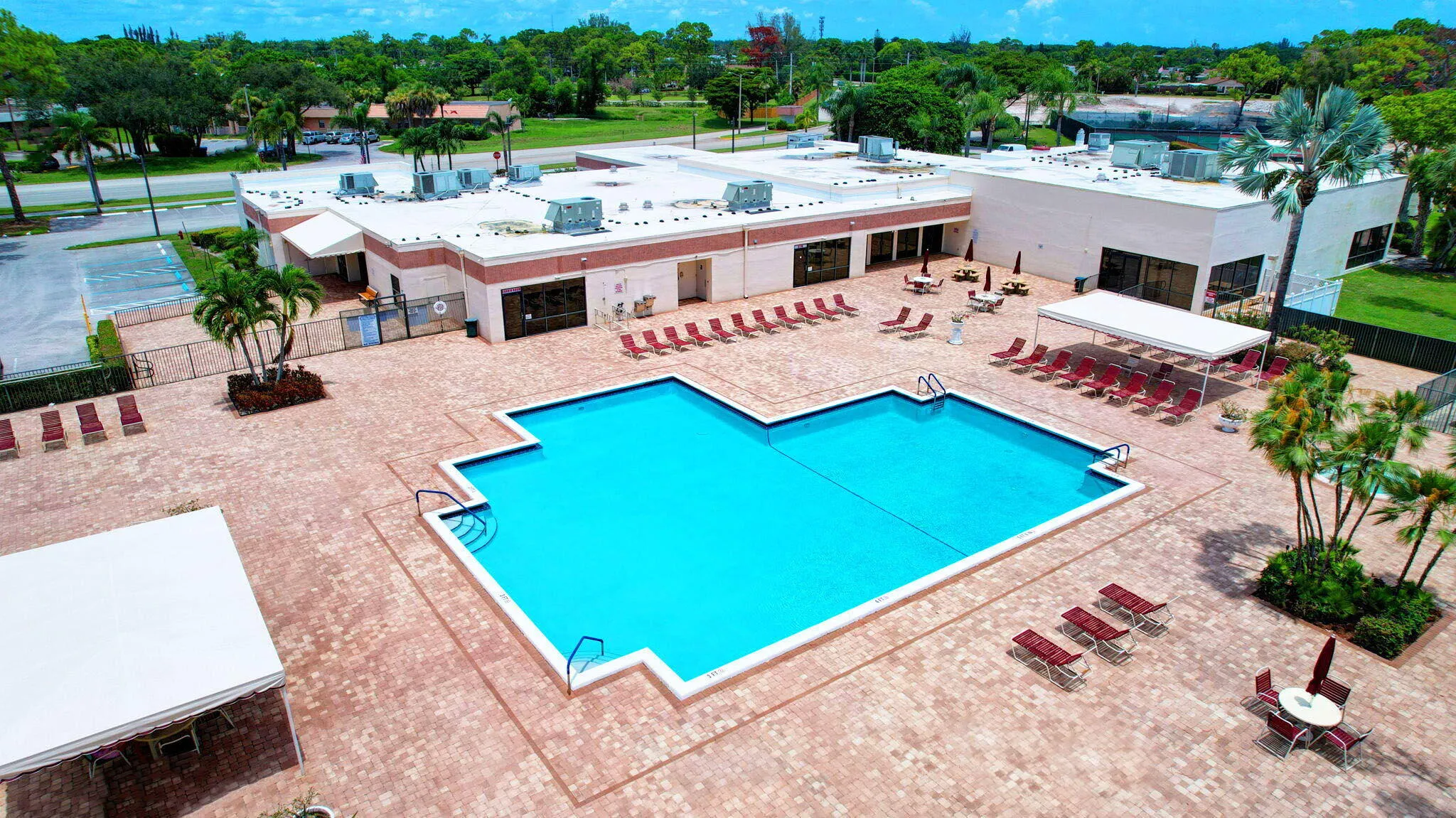 57-web-or-mls-Lucerne Pointe main clubho