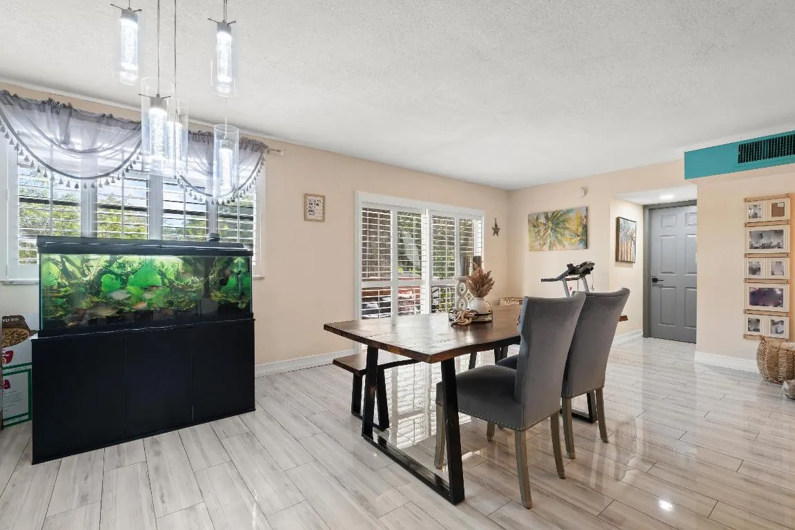 06_1400_Tallwood_Ave_APT_2066_mls