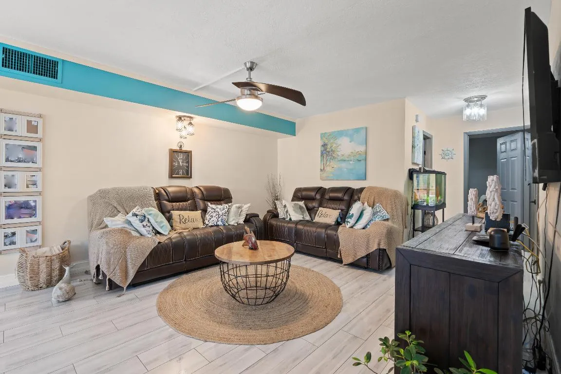 09_1400_Tallwood_Ave_APT_2069_mls