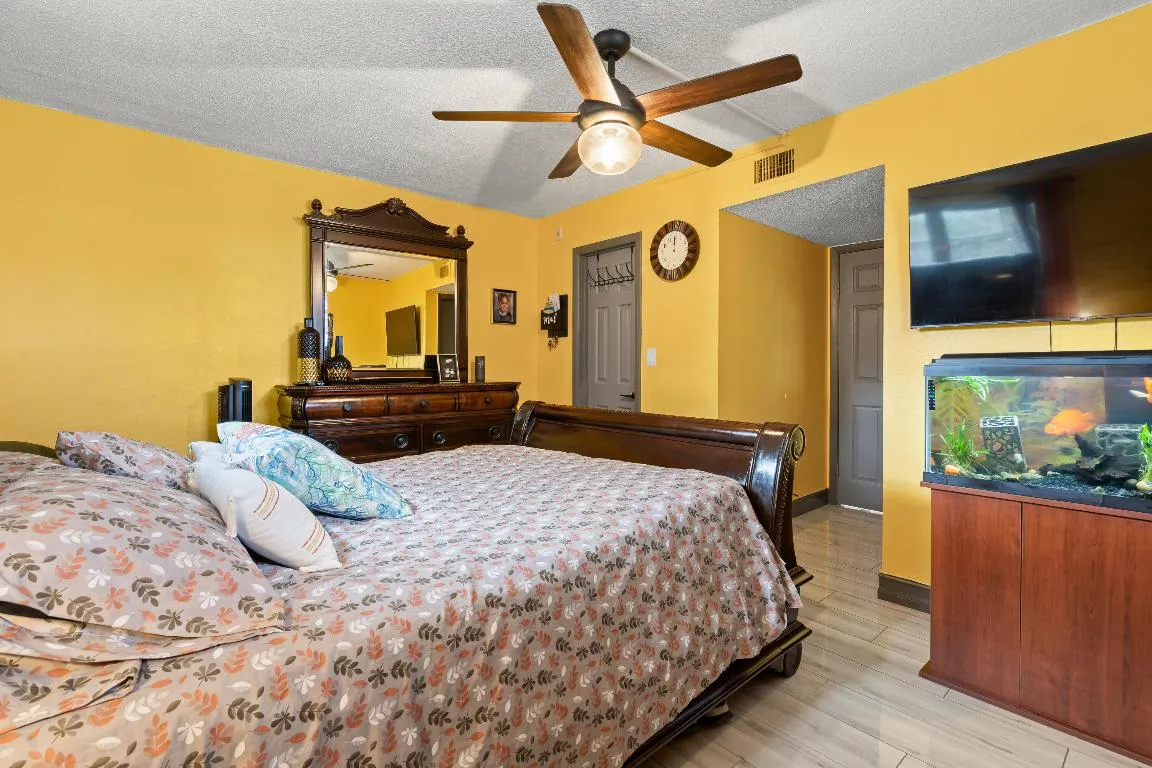 20_1400_Tallwood_Ave_APT_20620_mls