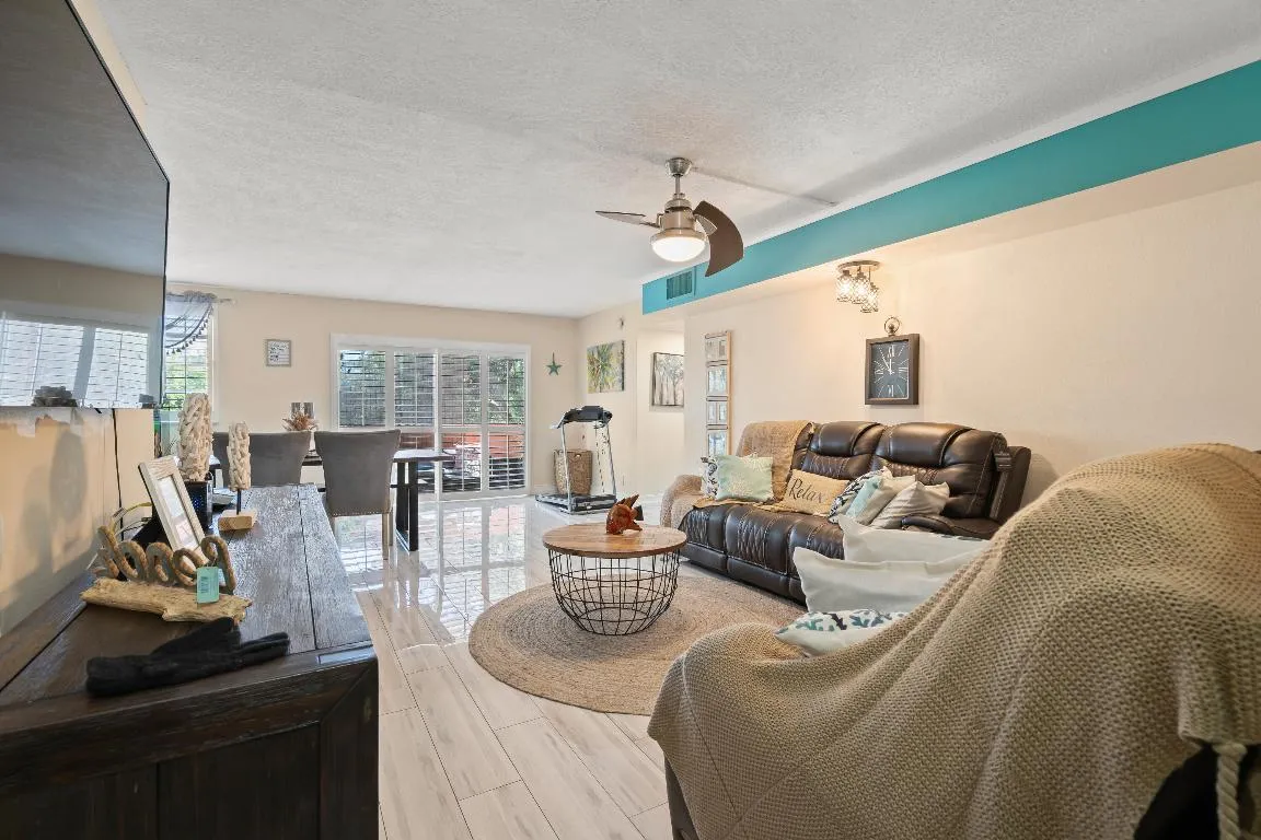 10_1400_Tallwood_Ave_APT_20610_mls