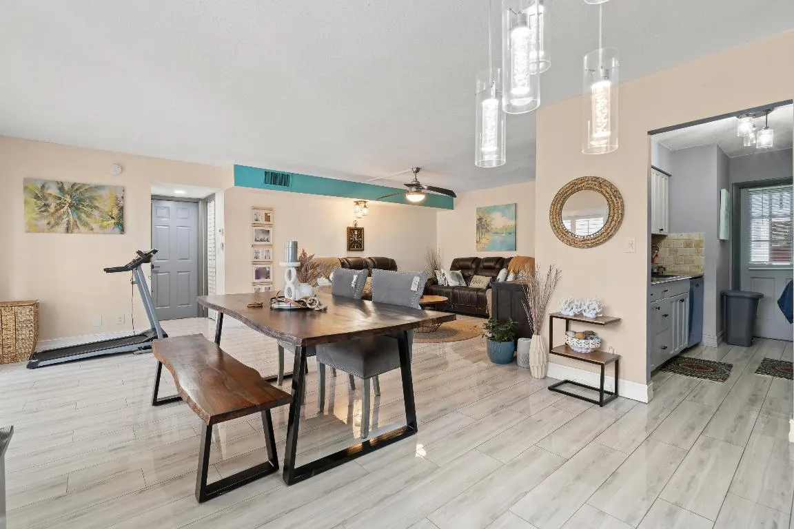07_1400_Tallwood_Ave_APT_2067_mls