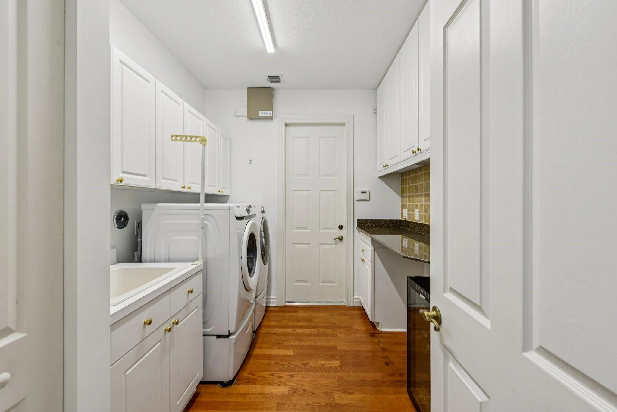 Large utility room with sink