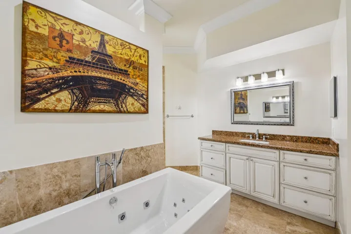 Beautiful jetted tub