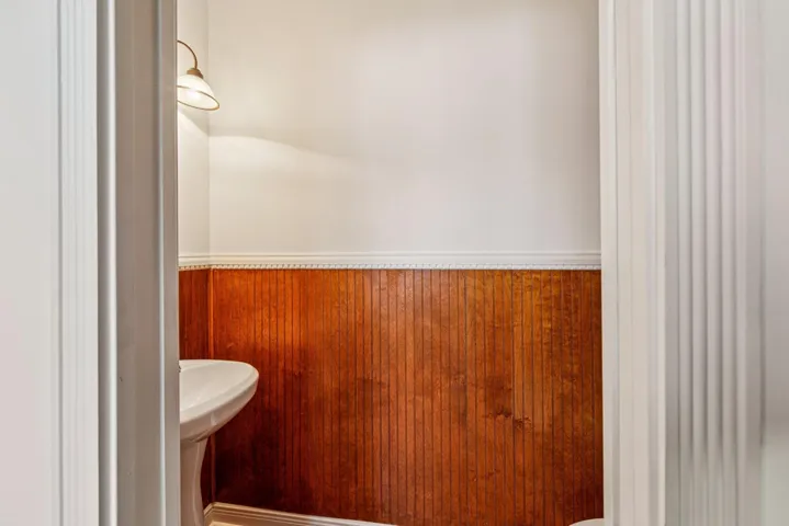 1/2 Bath