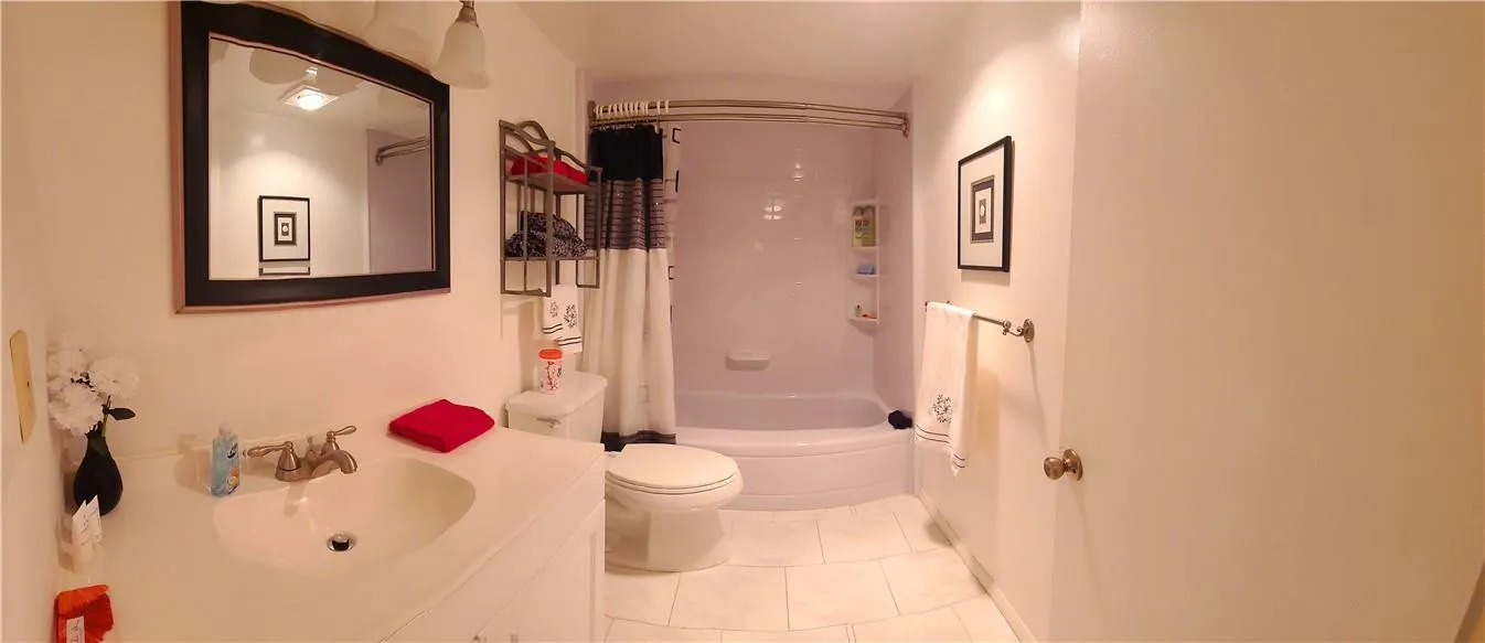 BATHTUB IN SECOND BATHROOM