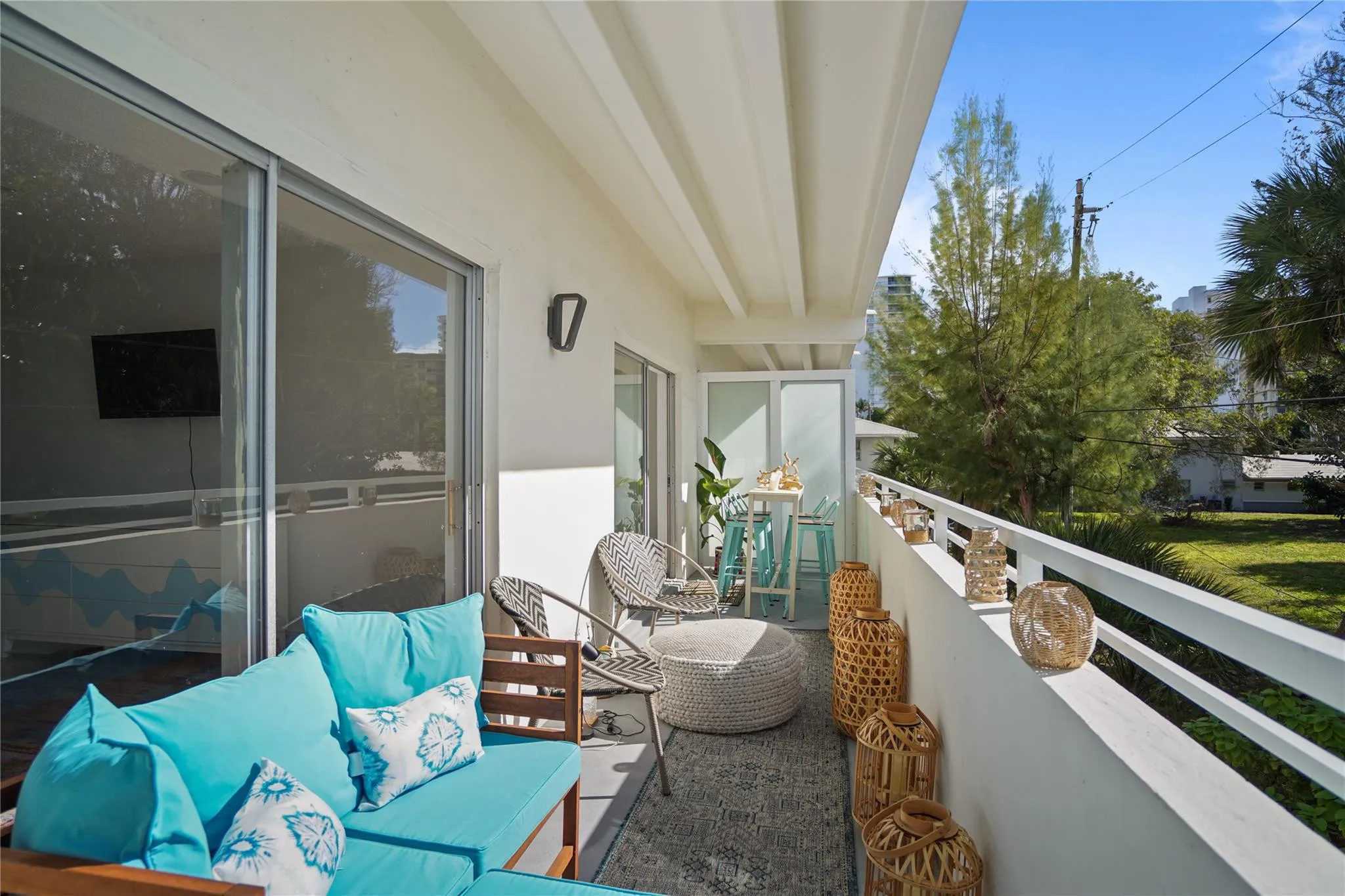 Beautiful space to sun bathing or entartaining.