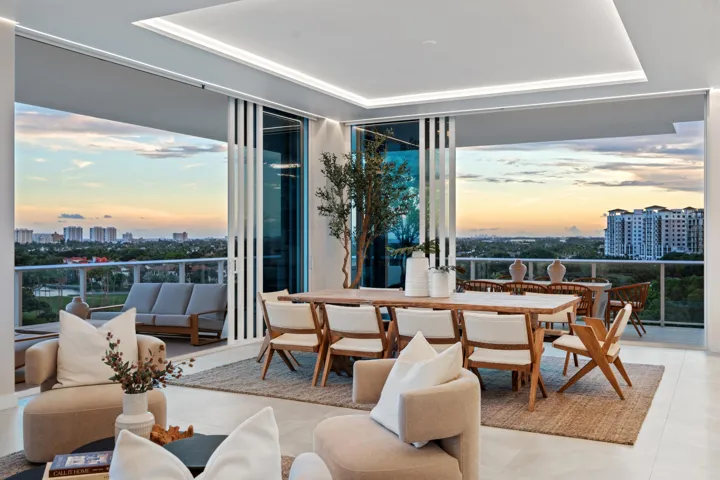 SEATING TO DINING