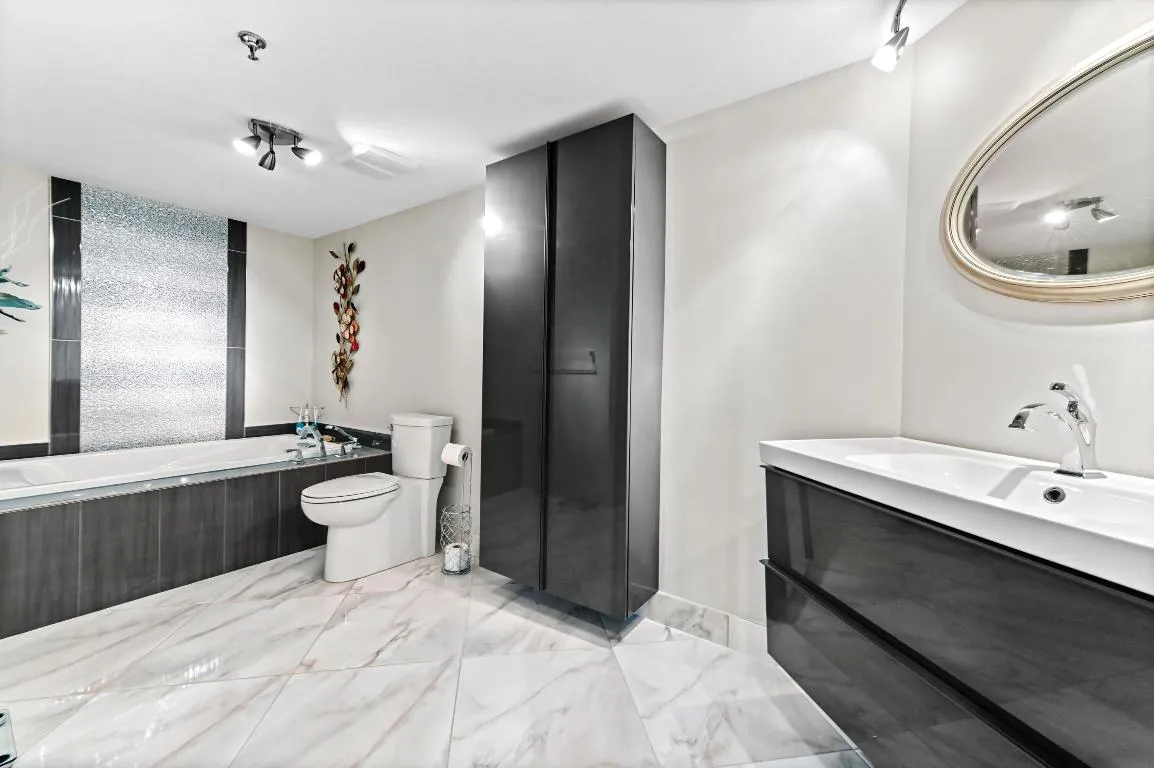 PRINCIPAL BATH