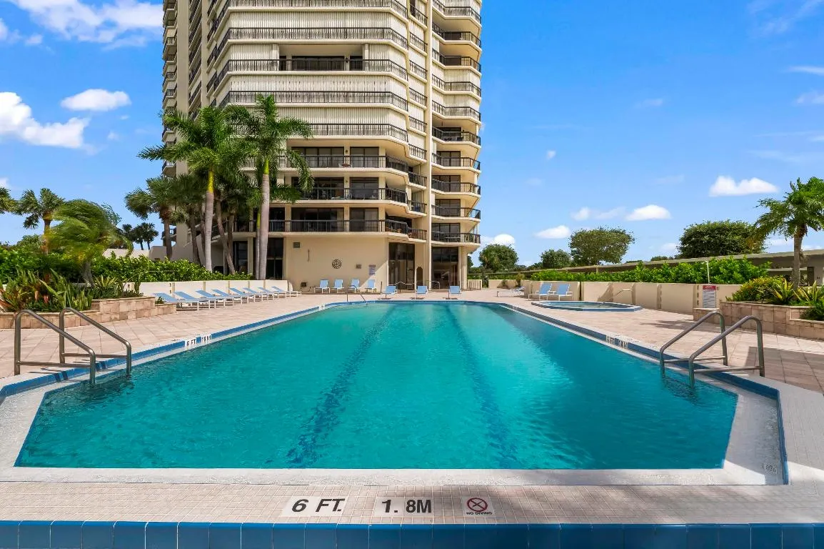 37 Swimming Pool 01
