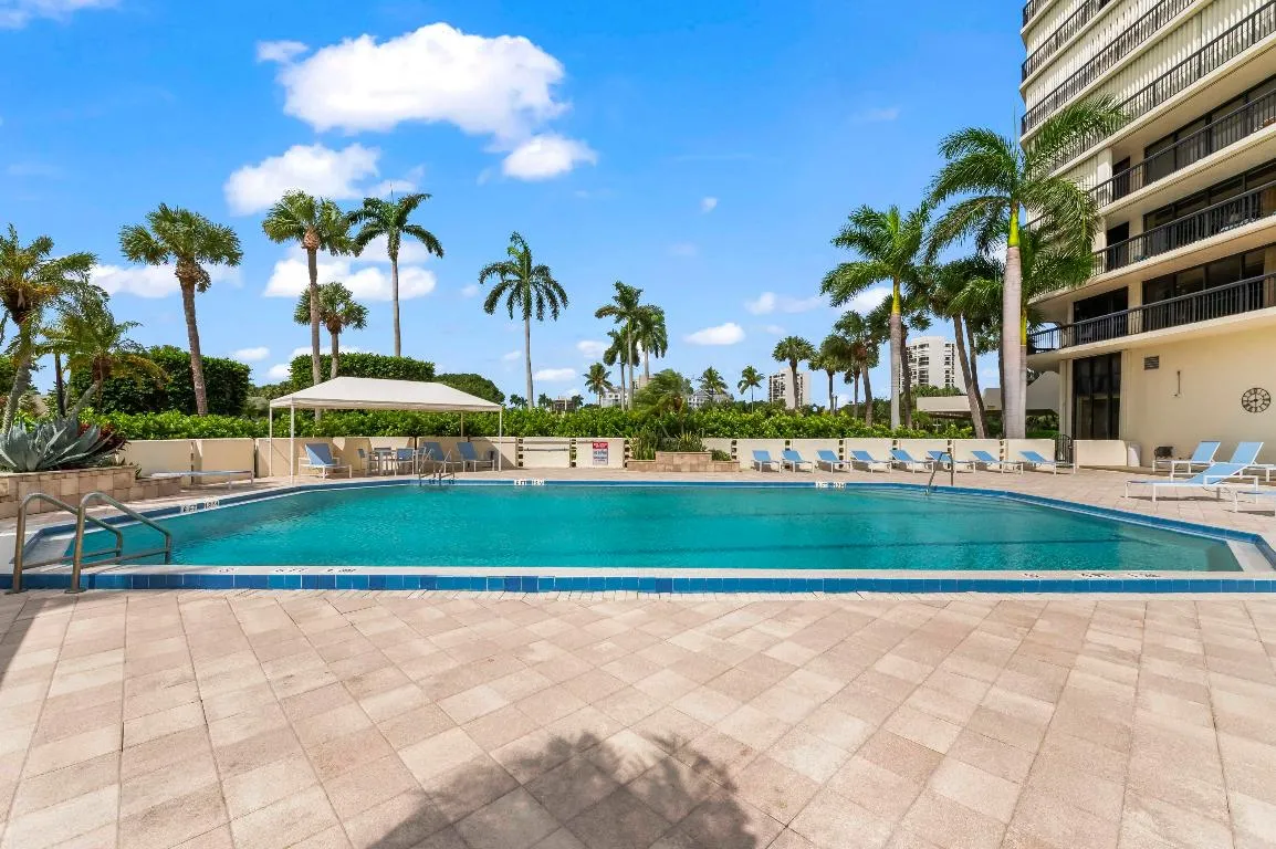 38 Swimming Pool 02