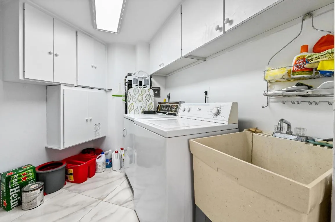 16 laundry room 01