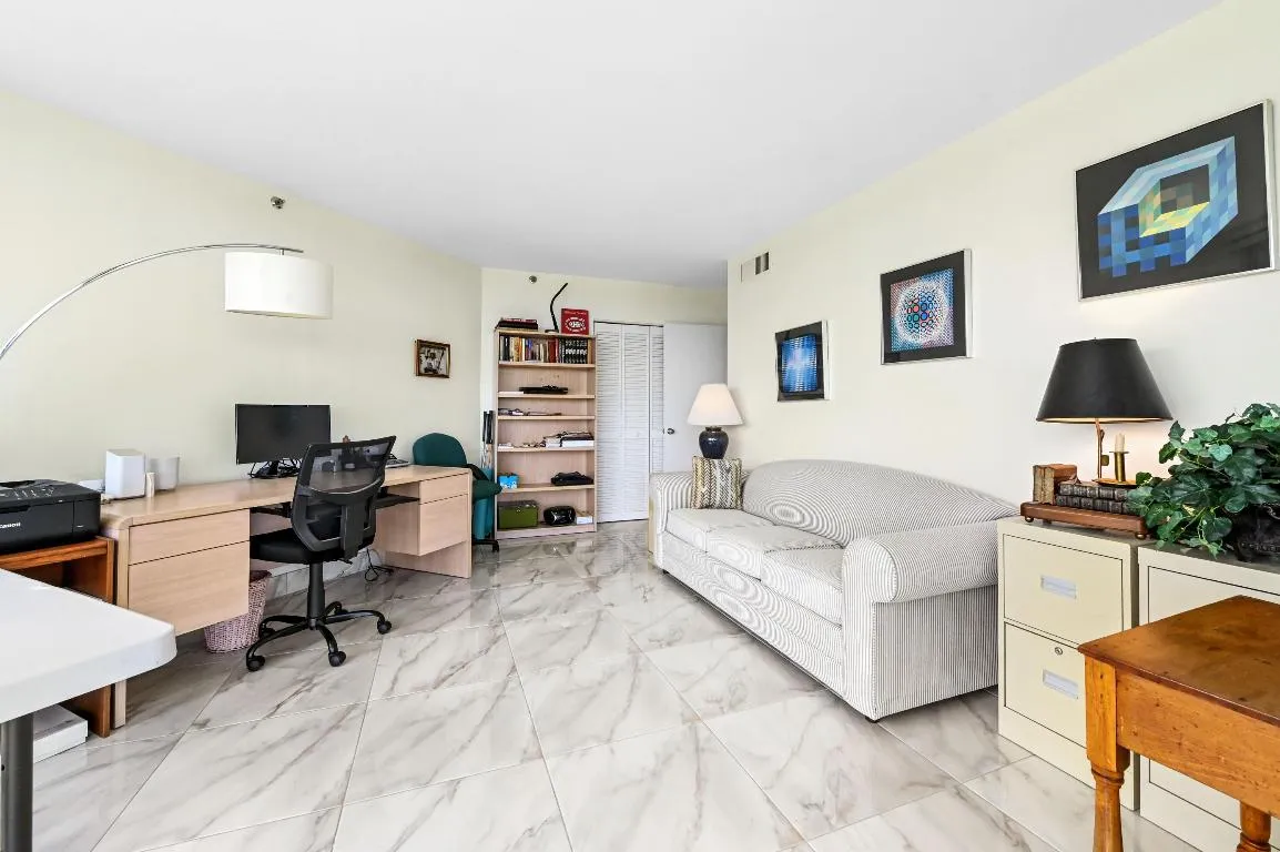BEDROOM2/OFFICE