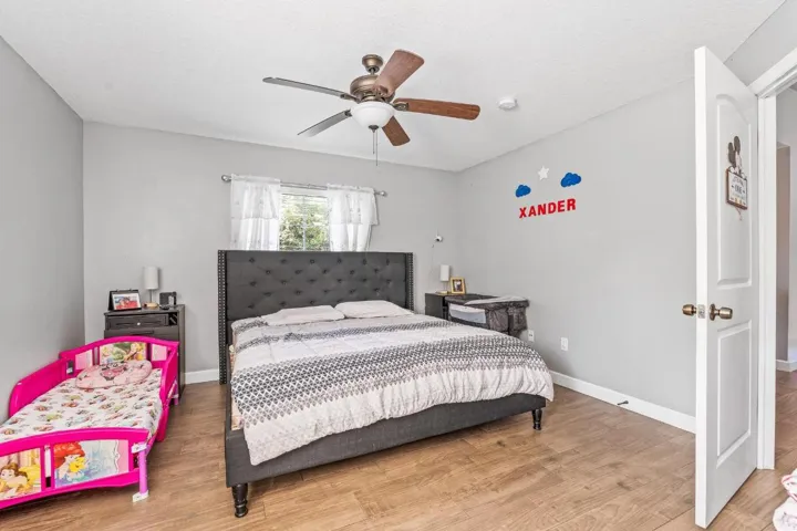 1035_34th_Avenue_SW-24_41