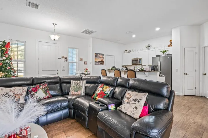 1035_34th_Avenue_SW-109_26