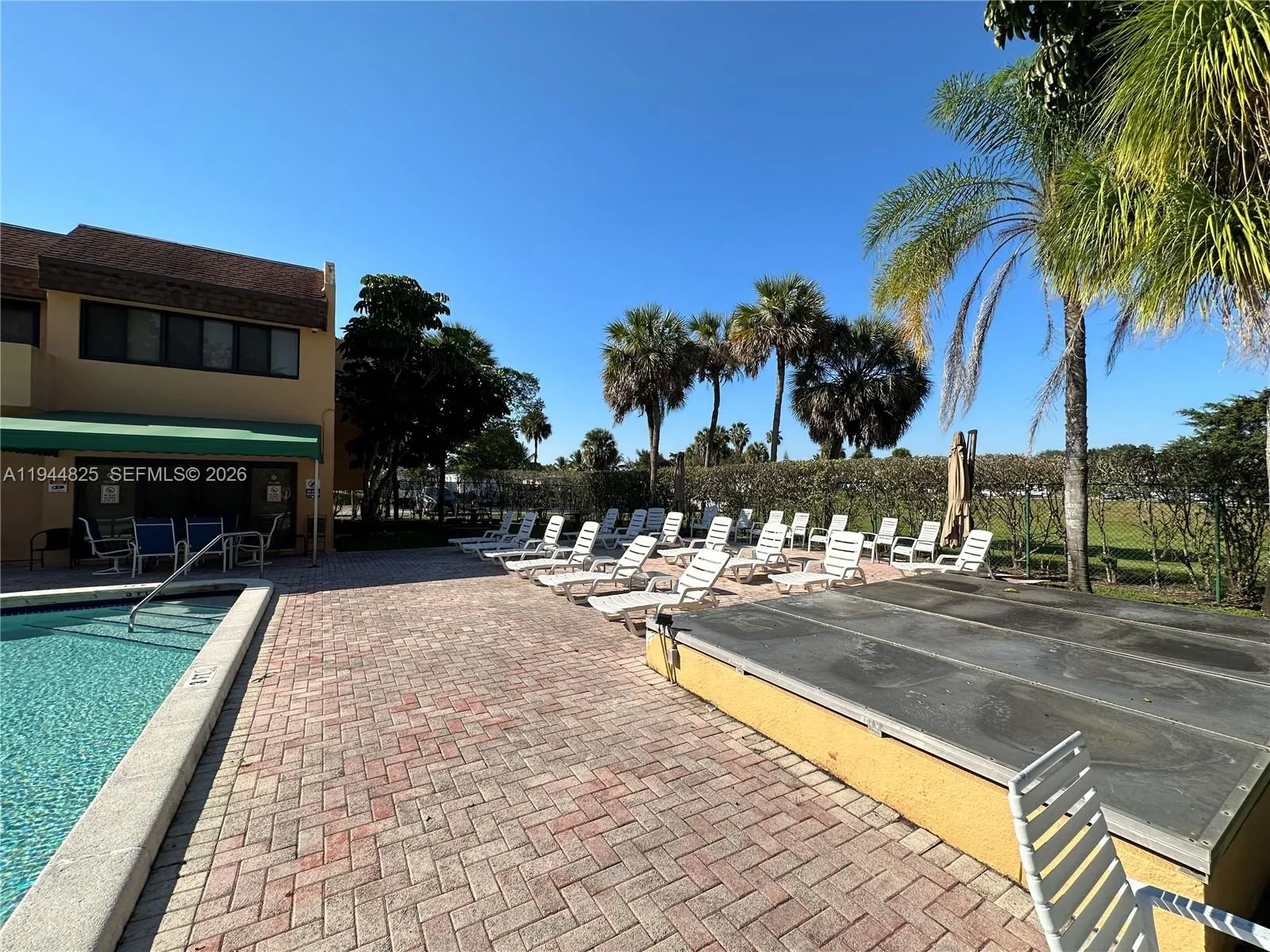 CLUB HOUSE PATIO
