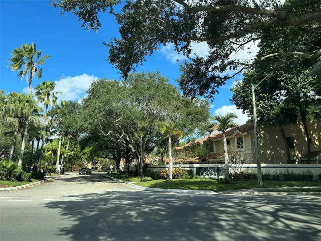 Entrance to the "Olivine" community