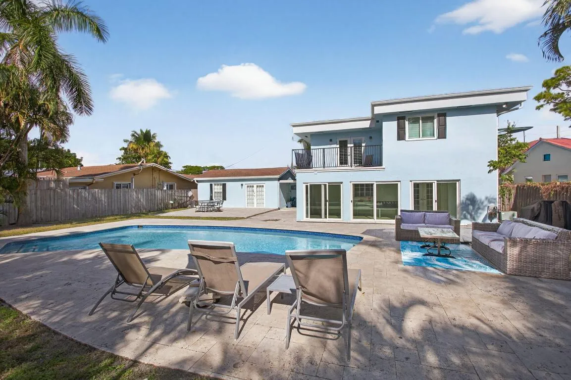 86-web-or-mls-736 No Umbrellas-