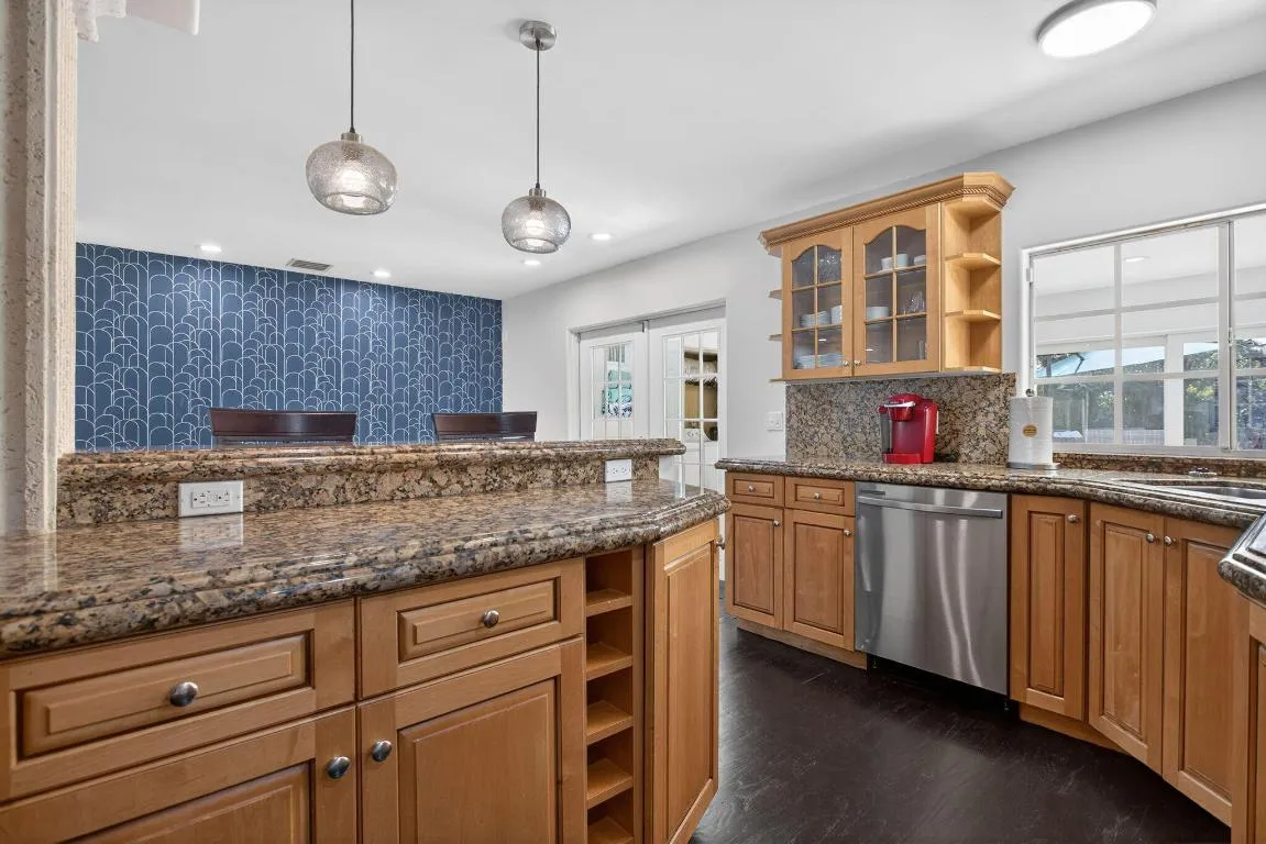 27-web-or-mls-736-6769