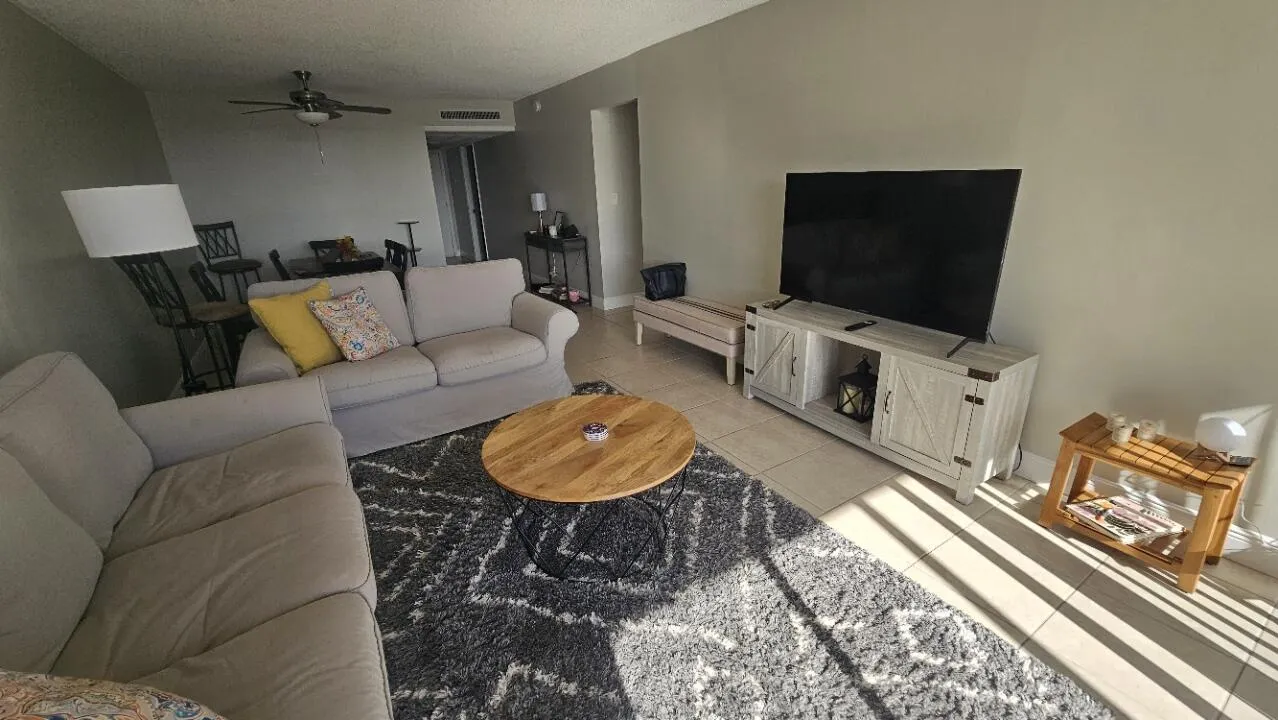 BOCA BAYOU LIVING ROOM