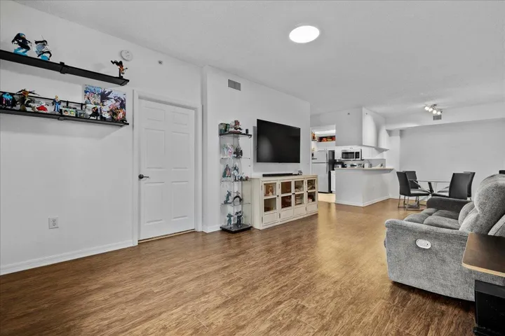 Entry/ Kitchen