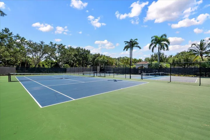 Picleball/tennis courts
