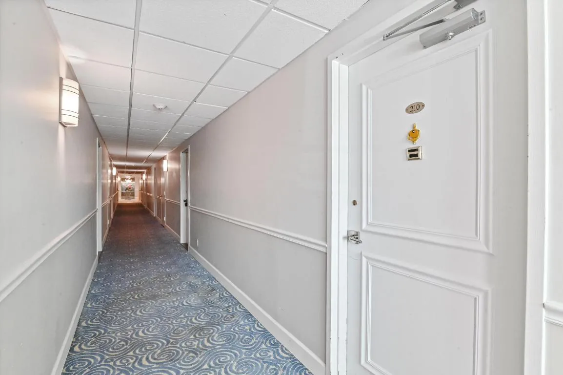 02 entrance 01