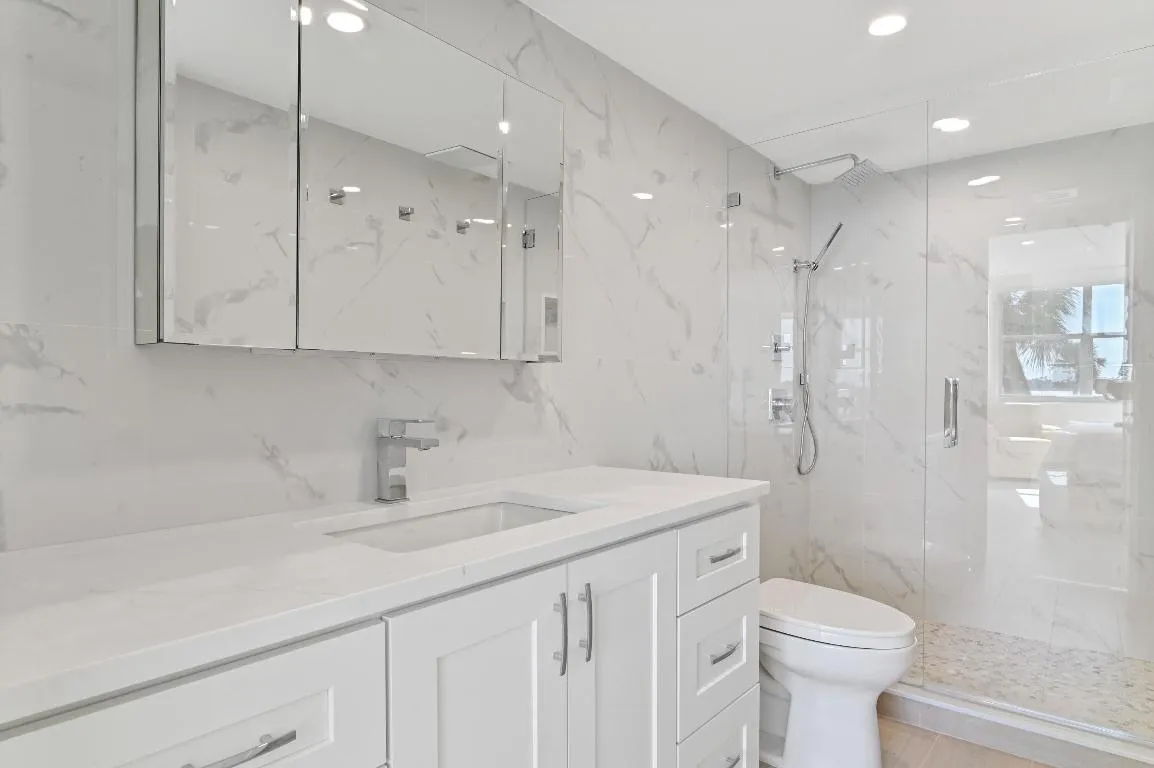 22 bathroom 01