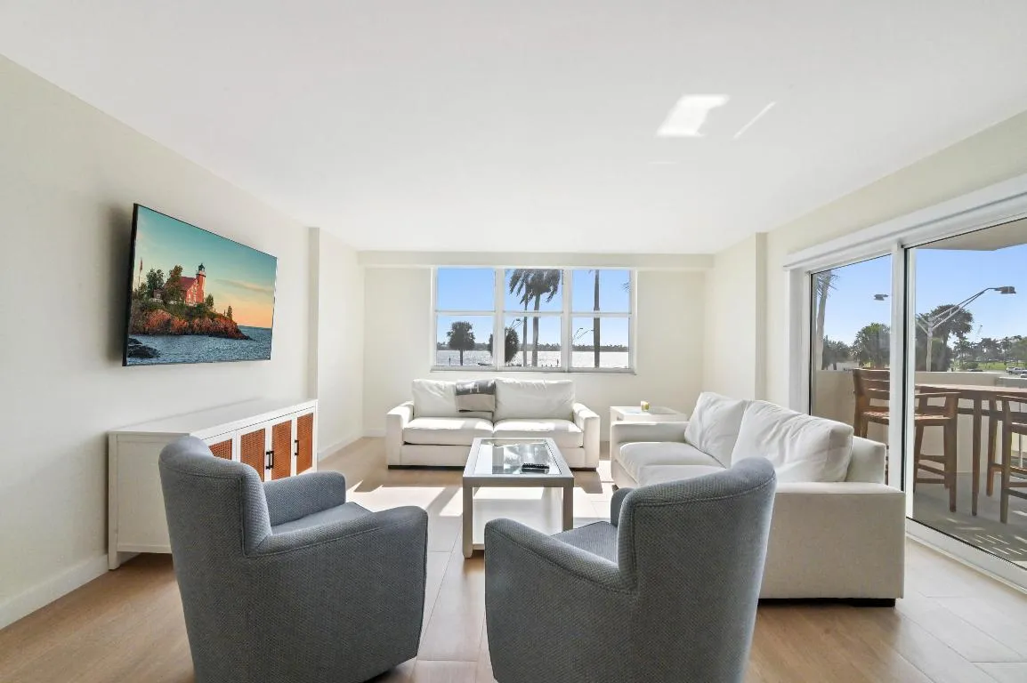 08 living room 01