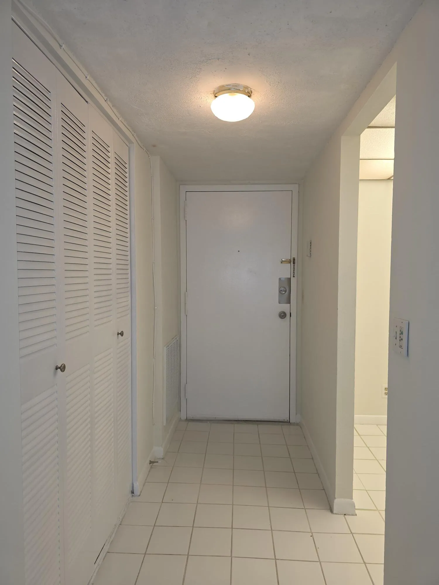 CLOSET NEXT TO THE LITCHEN