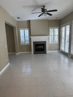 Living Room wFireplace 2