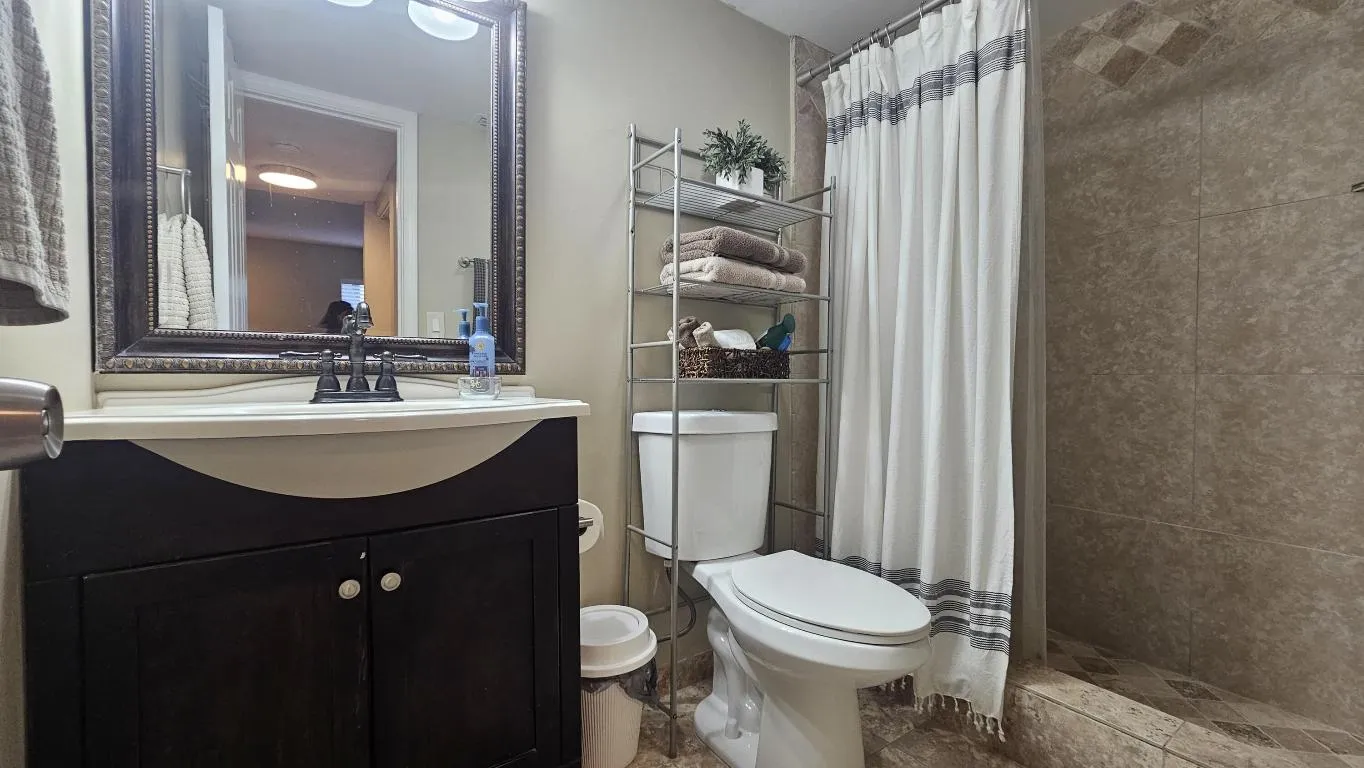 M139 2ND BATHROOM 3