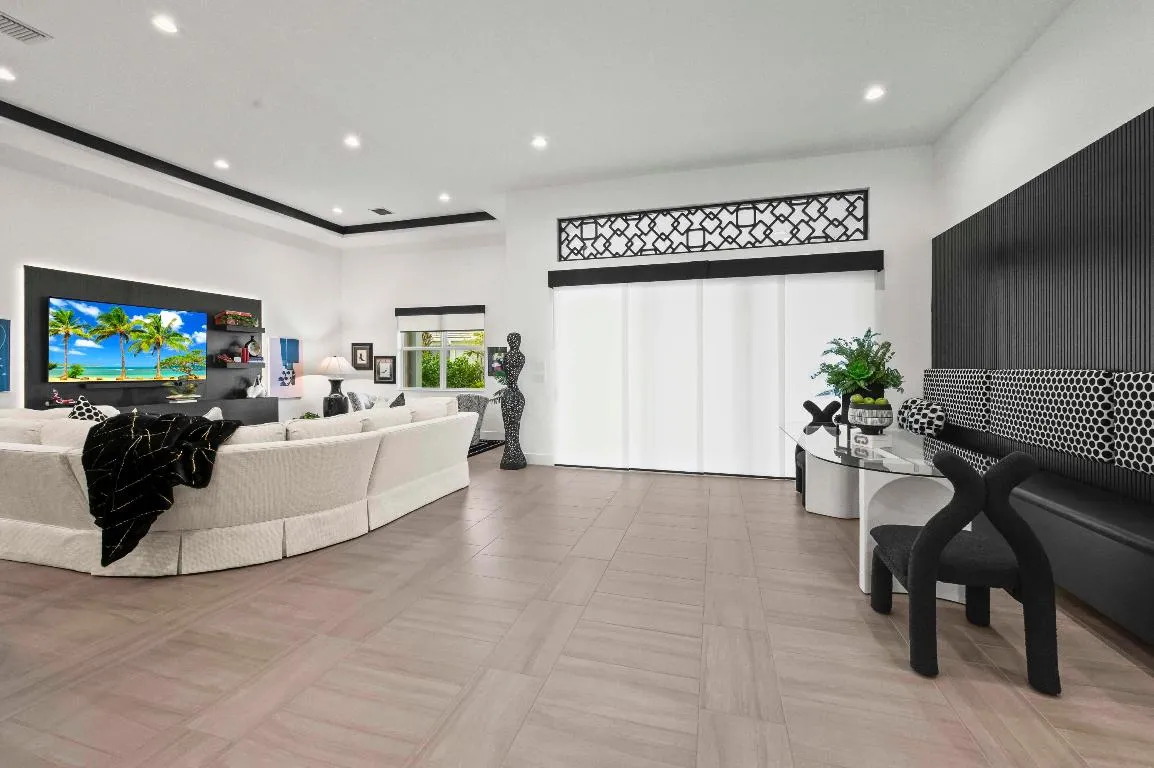 20 Dining Room 05