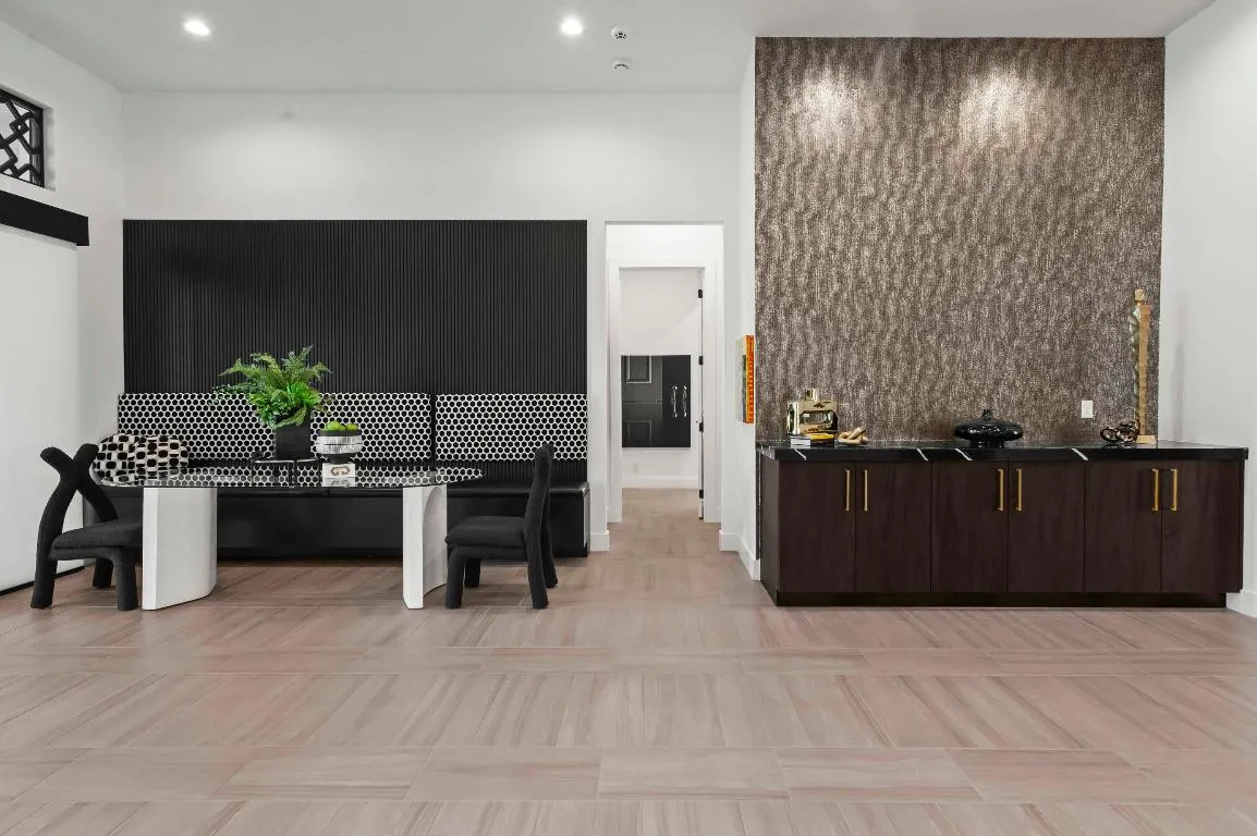 19 Dining Room 04