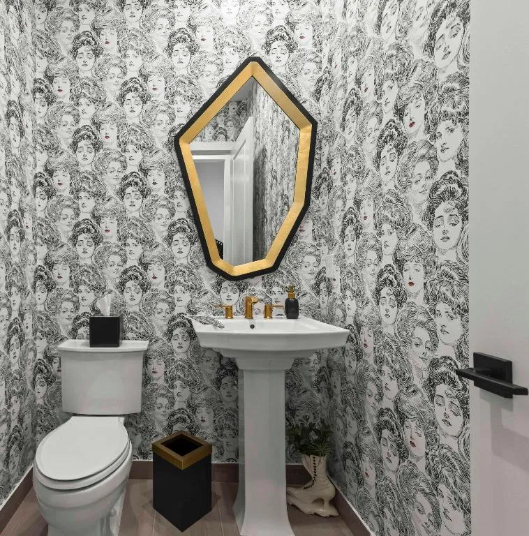 14 Bathroom 02a