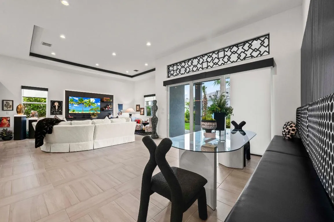 17 Dining Room 02