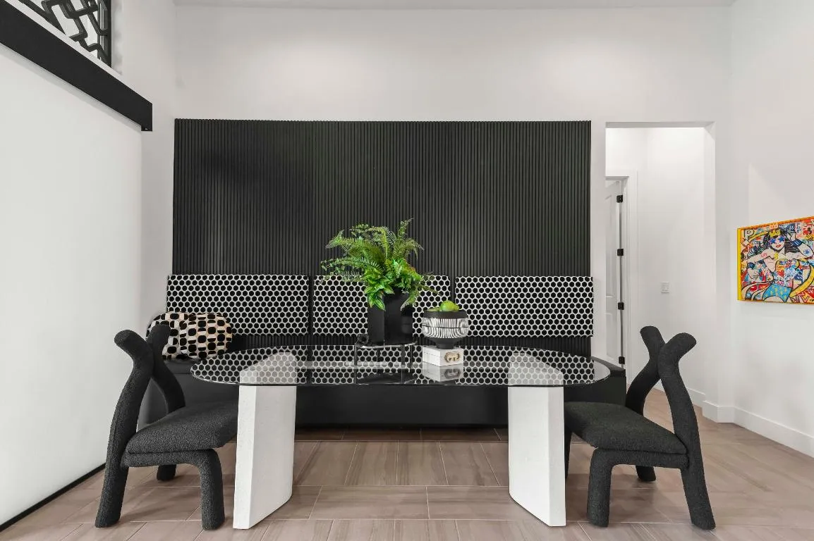 16 Dining Room 01