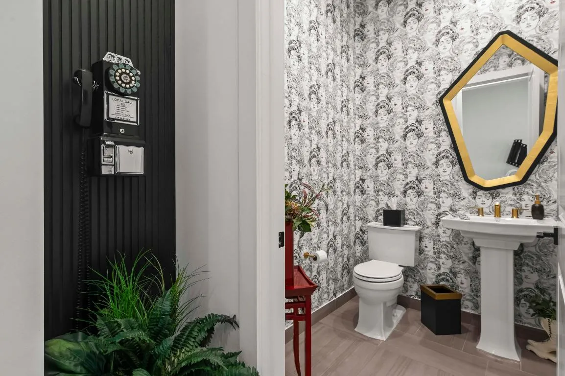 13 Bathroom 01