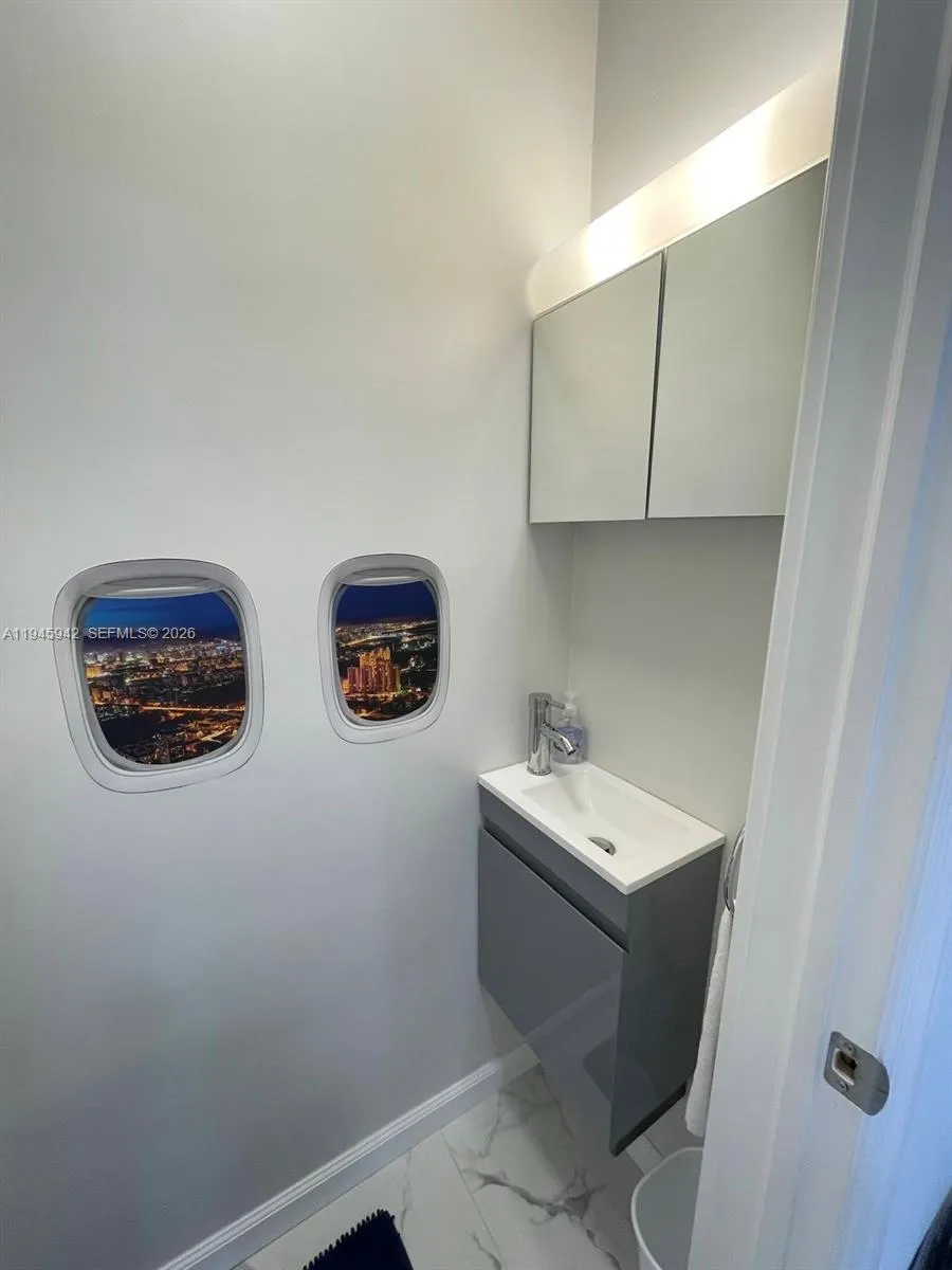 1/2 Bathroom