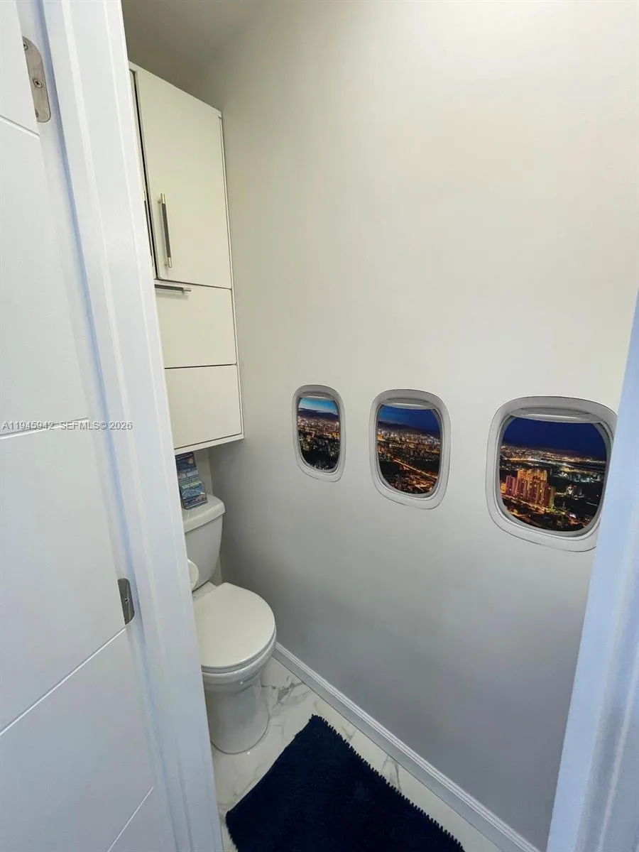 1/2 Bathroom