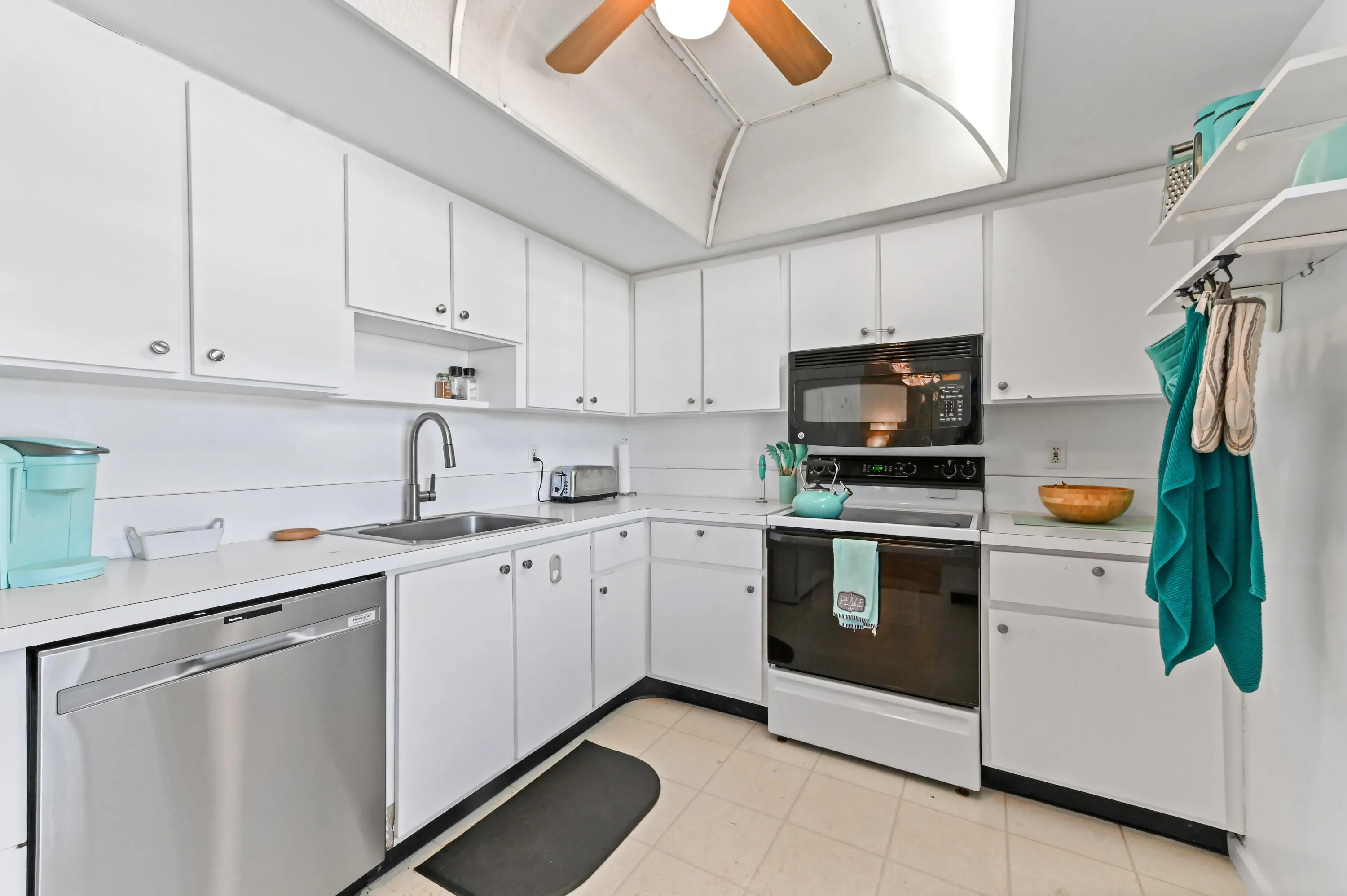 13 bedroom 01